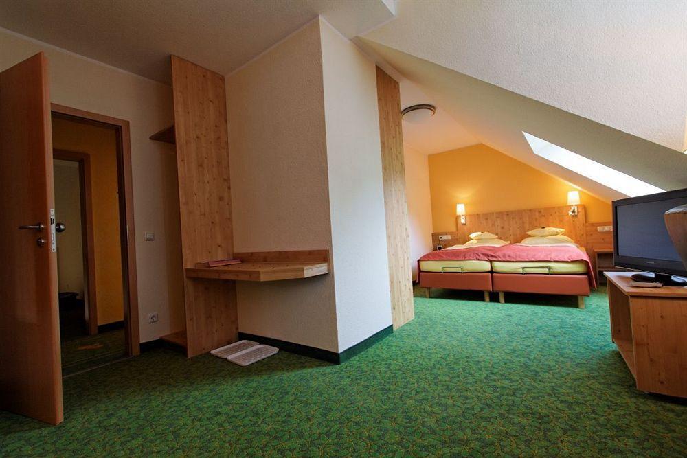 Hotel Und Landgasthof Zum Bockshahn Spessart  Ngoại thất bức ảnh