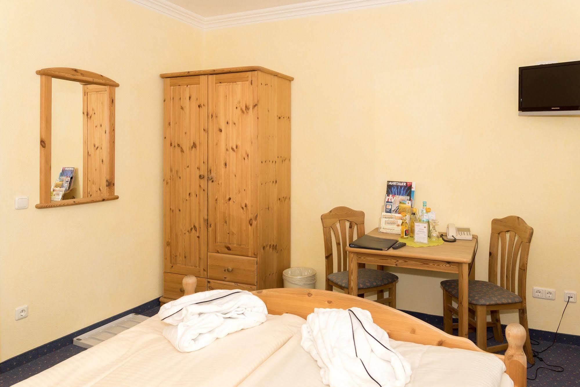 Hotel Und Landgasthof Zum Bockshahn Spessart  Ngoại thất bức ảnh