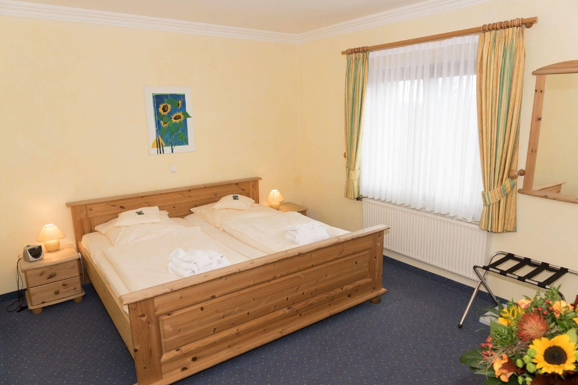 Hotel Und Landgasthof Zum Bockshahn Spessart  Ngoại thất bức ảnh