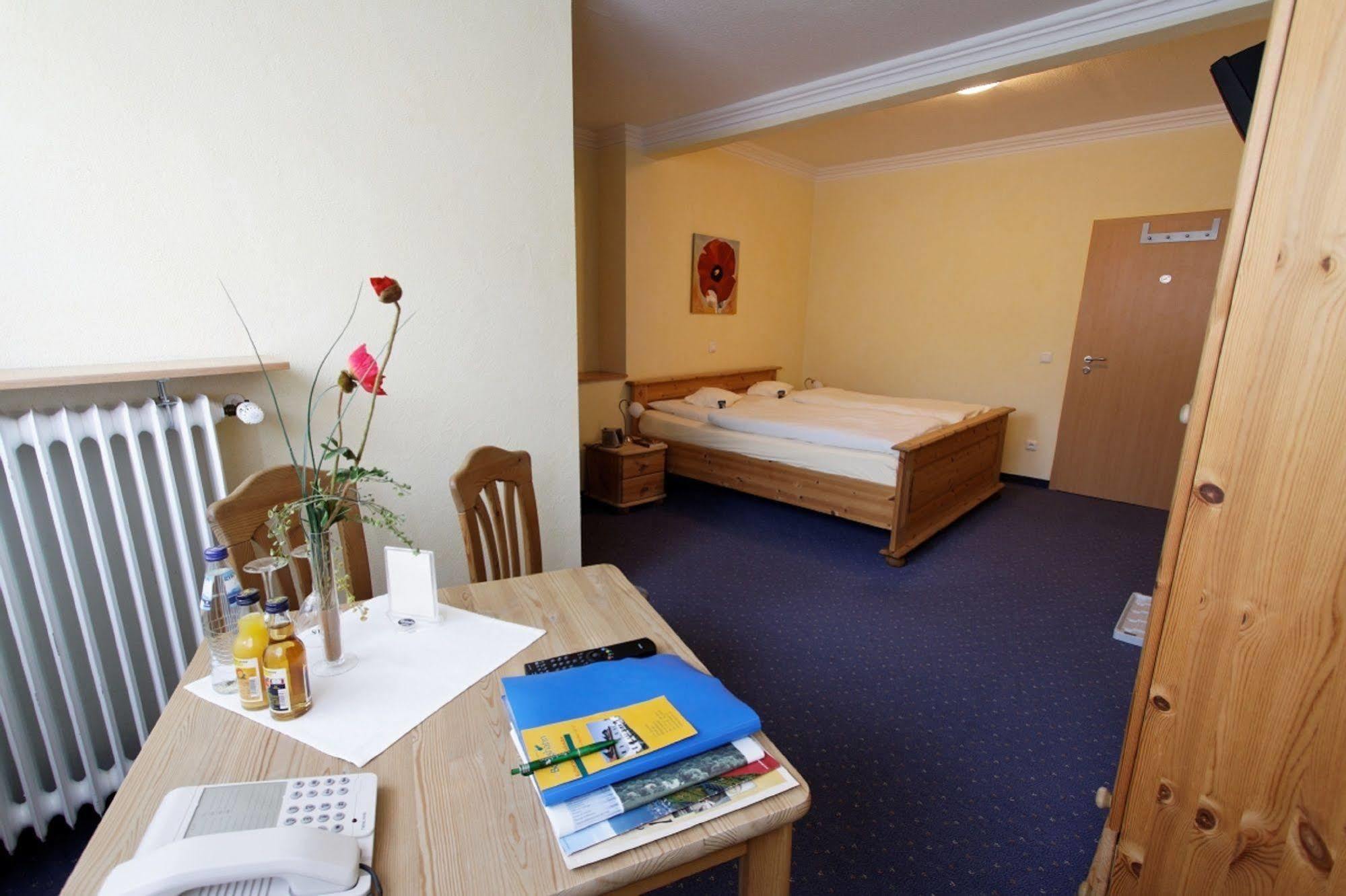 Hotel Und Landgasthof Zum Bockshahn Spessart  Ngoại thất bức ảnh