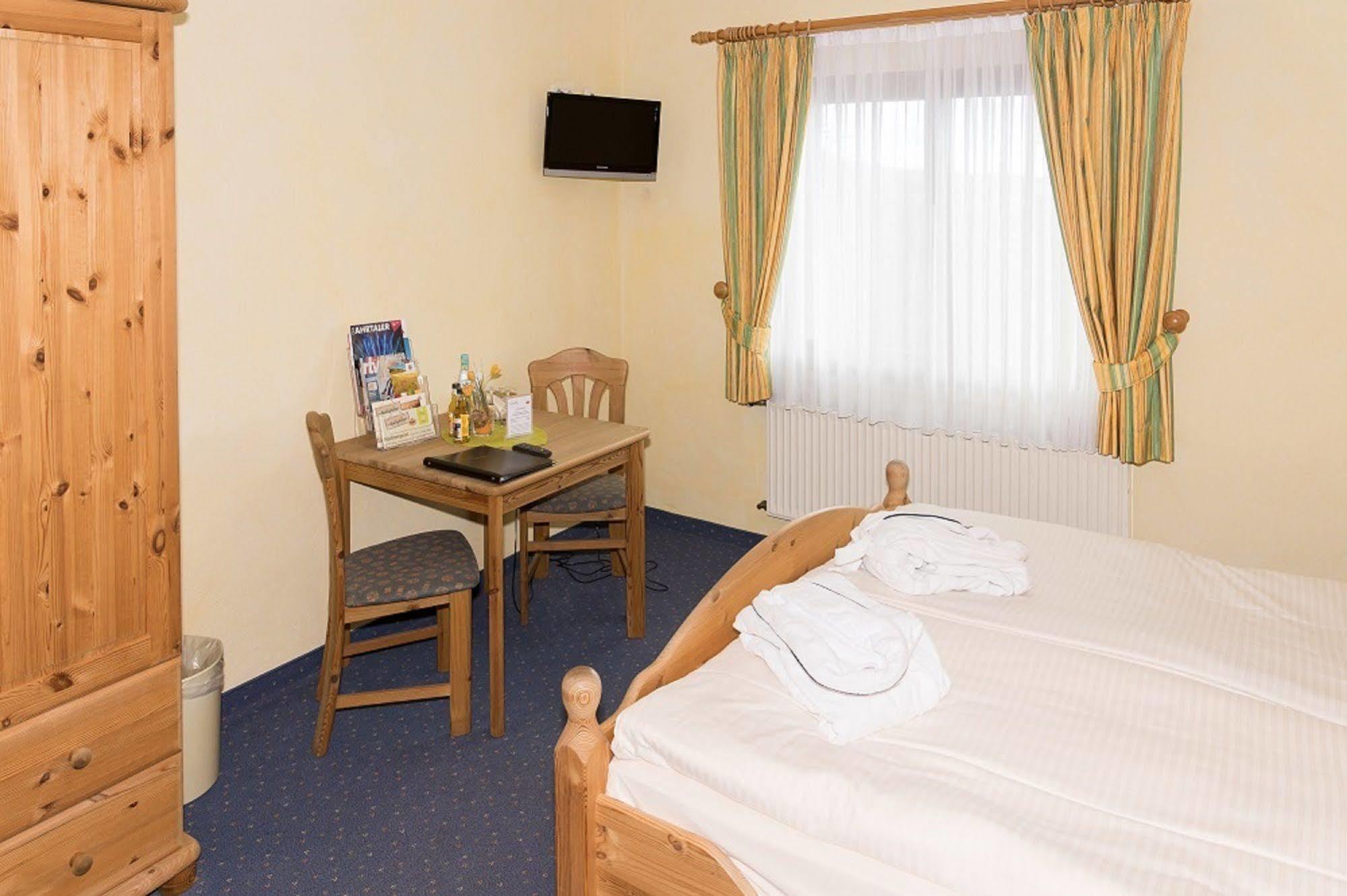 Hotel Und Landgasthof Zum Bockshahn Spessart  Ngoại thất bức ảnh